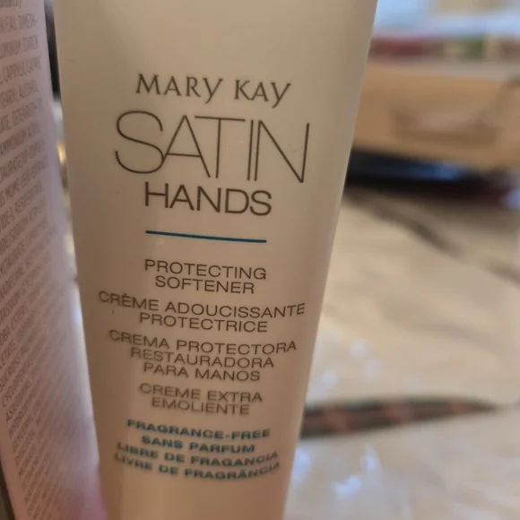 Mary Kay Skincare Set with Satin Hands and Timewise - Picture 5 of 8